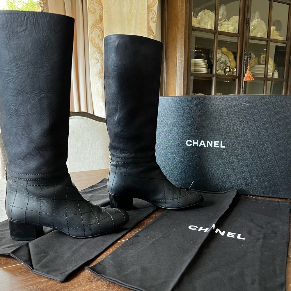 2013 13b Quilted Black Leather Knee High Tall Boots pull on